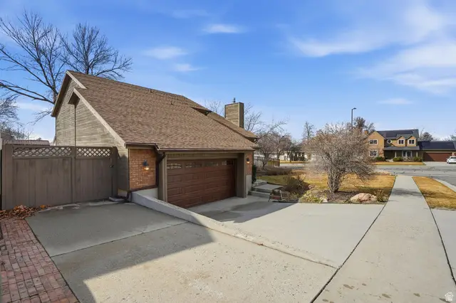 10286 S Edgecliff Dr, Sandy, UT 84092 - #3