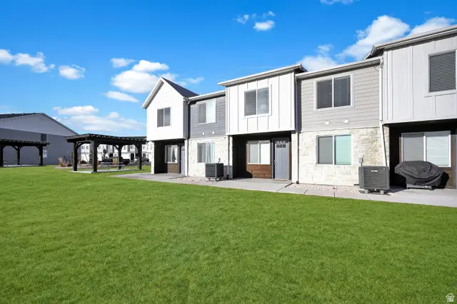 566 N Richland St, Garden City, UT 84028 - #2