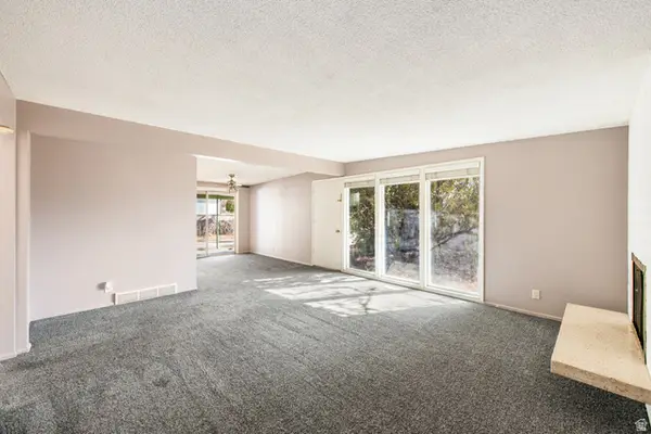 845 E Larkspur Dr, Sandy, UT 84094