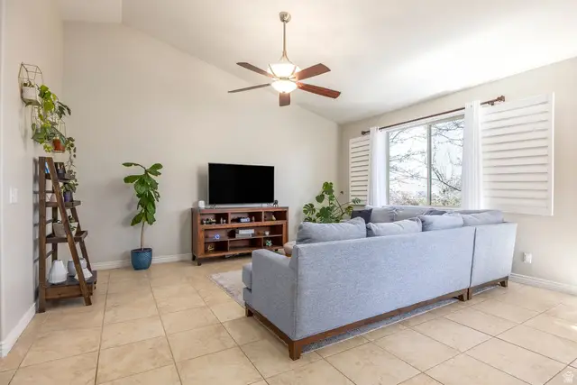 11181 S Village Grove Ln, South Jordan, UT 84095 - #3