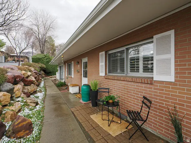 2278 E Carriage Ln S, Holladay, UT 84117 - #2