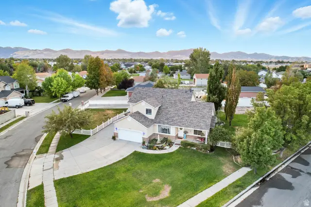 3256 W Star Fire Rd, South Jordan, UT 84095 - #3