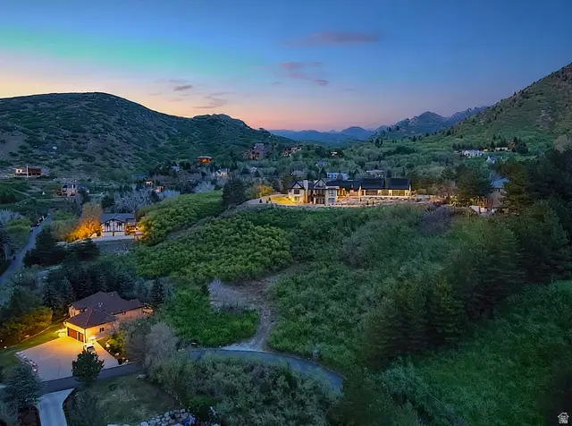 10667 S Hidden Ridge Ln, Sandy, UT 84092 - #1