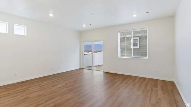 295 E Kanab Creek Dr, Saratoga Springs, UT 84045 - #3