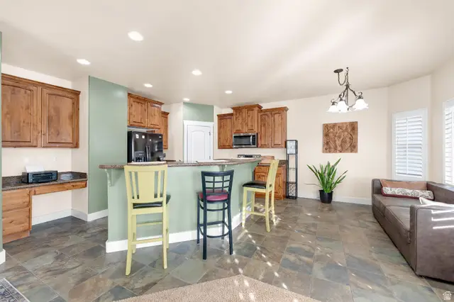 1842 E Rouen Cir, Holladay, UT 84117 - #2