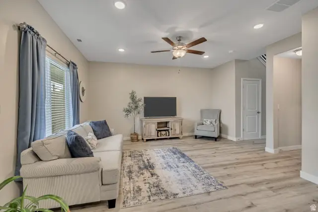 4240 W Anasazi Ct, Riverton, UT 84096 - #3