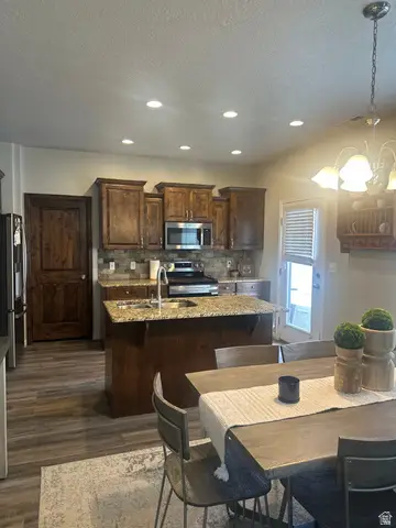 737 E Sandhill Ct, Lehi, UT 84043 - #3