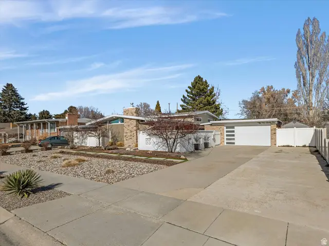 5471 S Dunbarton Dr E, Murray, UT 84117 - #1