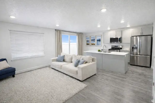 431 N Mooring Ln, Saratoga Springs, UT 84045 - #3