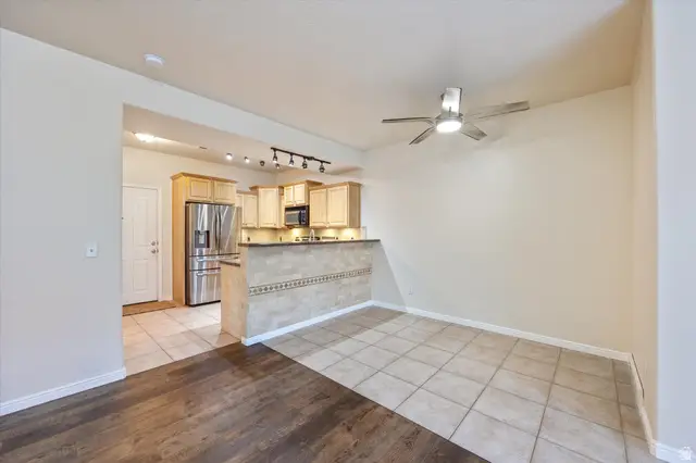 907 N Farmington Crossing W, Farmington, UT 84025 - #3