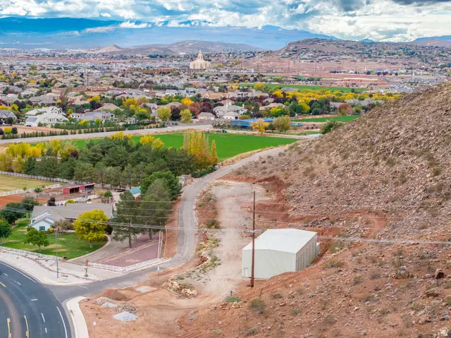 555 E Nichols Peak Rd, Washington, UT 84780 - #2