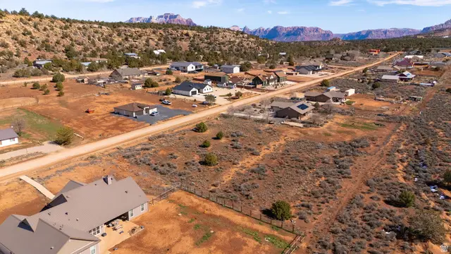 941 W Smithsonian Way, Apple Valley, UT 84737 - #2