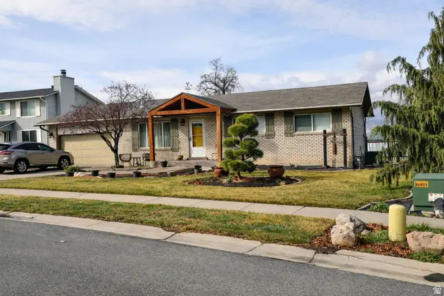 10564 S Weeping Willow Dr E, Sandy, UT 84070 - #3