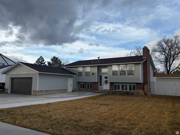 1838 W Western Charm Dr S, Riverton, UT 84065