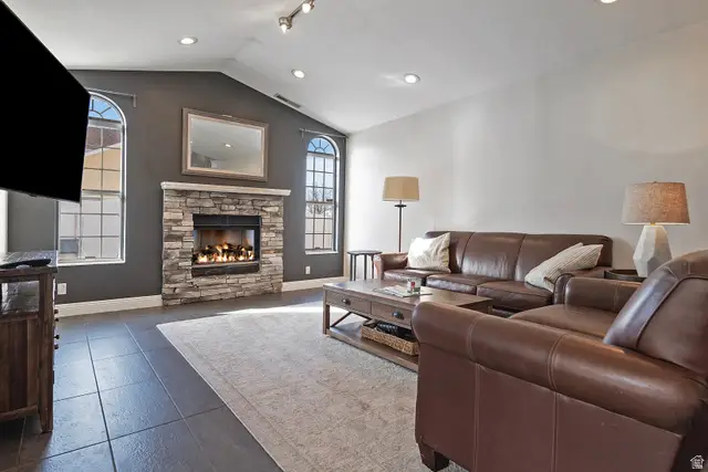 11755 S Canberra Dr, Sandy, UT 84094 - #3