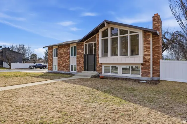 9828 S Pinehurst Dr, Sandy, UT 84092 - #2