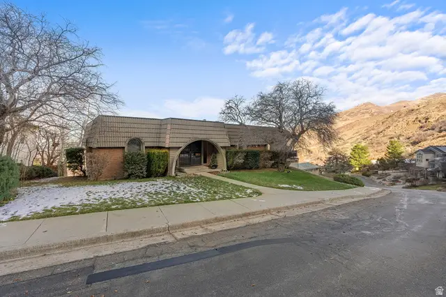 3252 S Teton Dr E, Salt Lake City, UT 84109 - #3