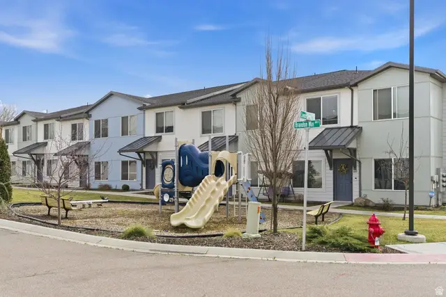 421 E Penny Ln, Clearfield, UT 84015 - #2