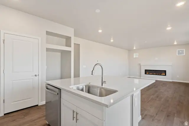 276 N Roundabout St, Saratoga Springs, UT 84045 - #3