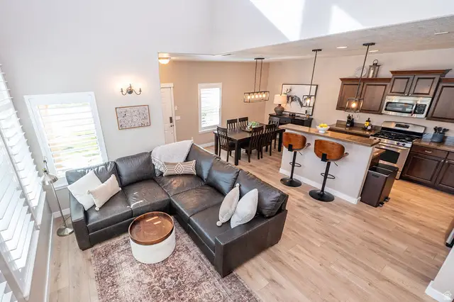 936 W Spring Creek Ln, Farmington, UT 84025 - #3