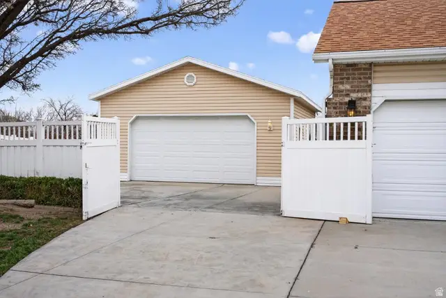 2487 W Lusterpointe Ln, West Jordan, UT 84088 - #3