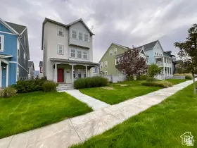 11638 S Skyward Rd W, South Jordan, UT 84009