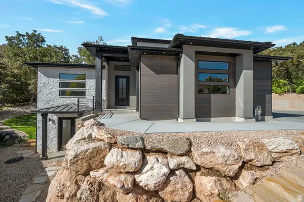 5619 S Fox Chase Dr E, South Ogden, UT 84403