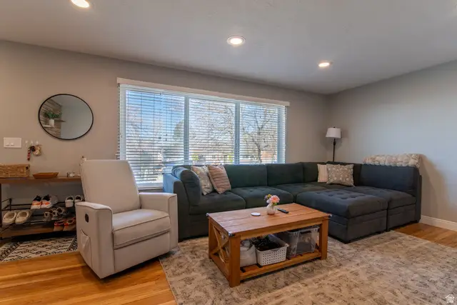 2226 E Castle Hill Ave S, Cottonwood Heights, UT 84121 - #2