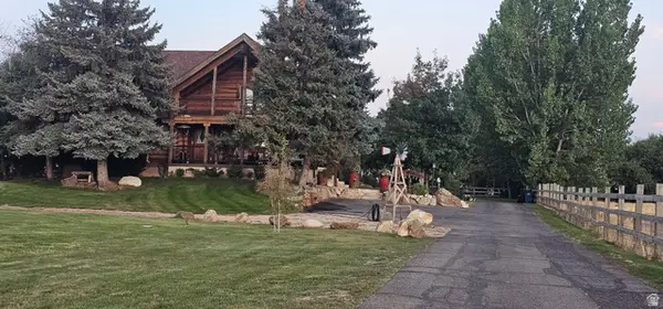 1413 W Webb Ln, Kaysville, UT 84037