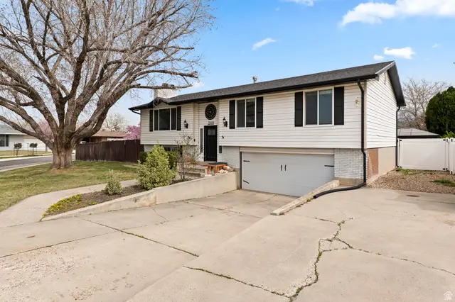 2049 W Hews Pl, Taylorsville, UT 84118 - #2