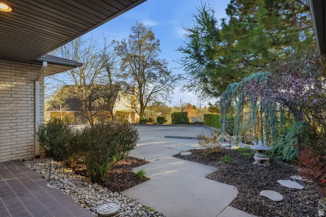 1109 E Sherwood Dr, Kaysville, UT 84037 - #3