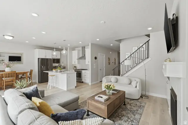 461 W June Dr, Kaysville, UT 84037 - #3