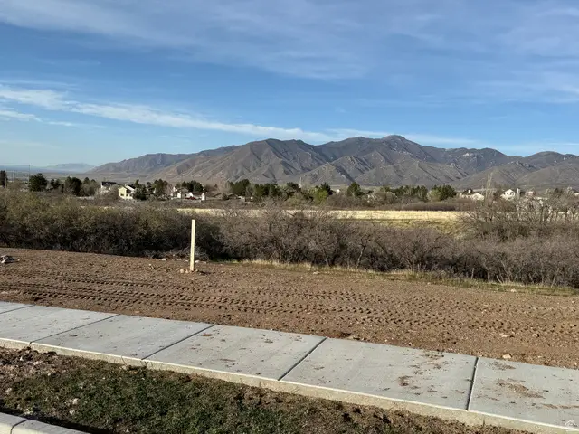 599 S Oakridge Dr E, Tooele, UT 84074 - #2