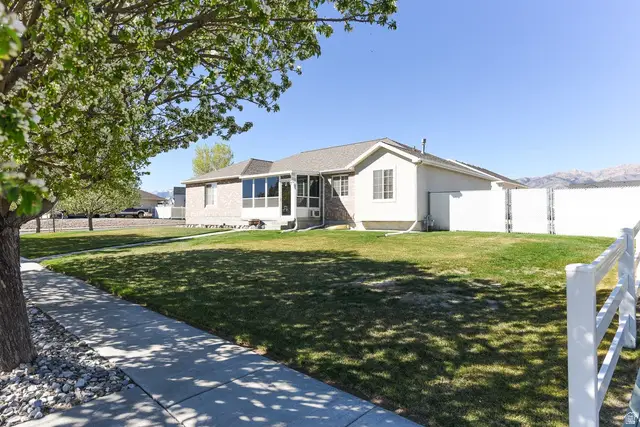69 N Meadowlark Cir W, Grantsville, UT 84029 - #3