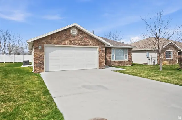 285 W 60 S, Hyde Park, UT 84318 - #3
