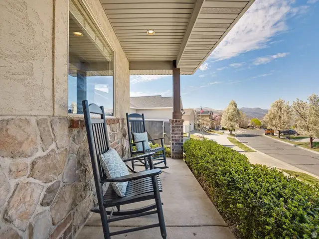 5071 W Amber Rose Ln S, Herriman, UT 84096 - #3