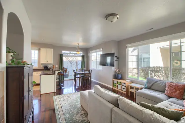 124 Birmingham Ln, North Salt Lake, UT 84054 - #3