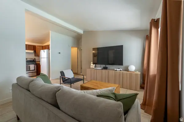 17 W Tiny Wood Dr S, Sandy, UT 84070