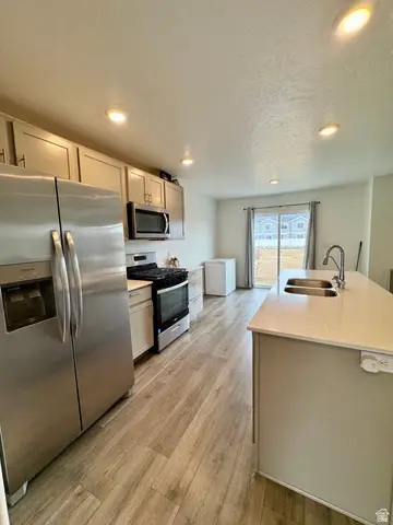 1051 Merchant Rd, Saratoga Springs, UT 84043