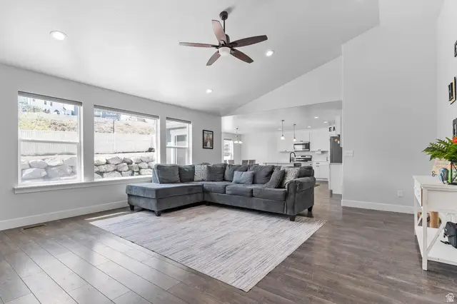 1367 W Fort Rock Dr, Saratoga Springs, UT 84045 - #3