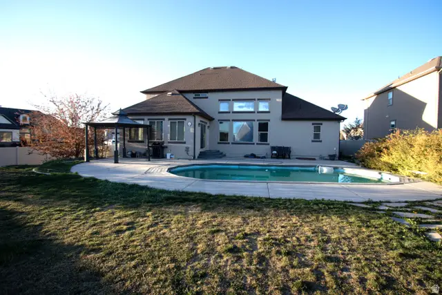 951 W Grizzly Wulff Dr, Bluffdale, UT 84065 - #2