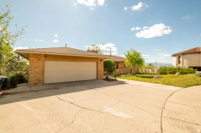 2534 E Grand Point Cir, Sandy, UT 84092 - #3