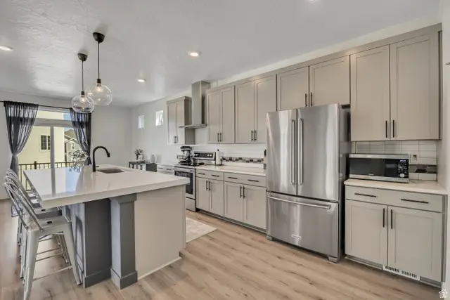 156 E Polaris Dr, Saratoga Springs, UT 84045 - #2