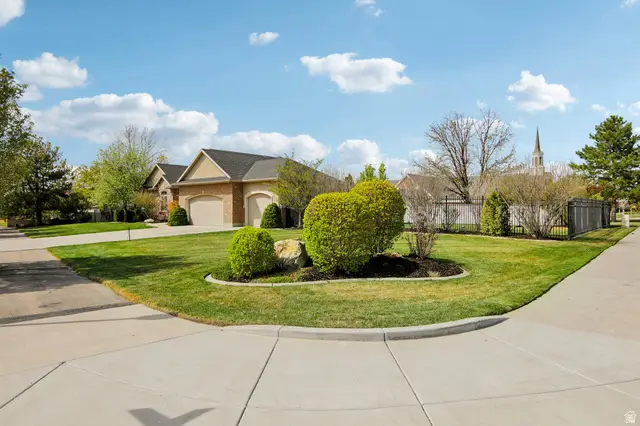 699 E Carlquist Dr S, Draper, UT 84020 - #3
