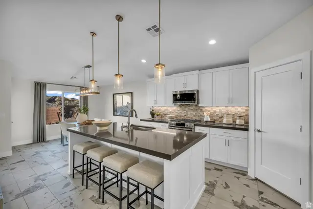 5949 S White Trails Dr E, Saint George, UT 84790 - #2