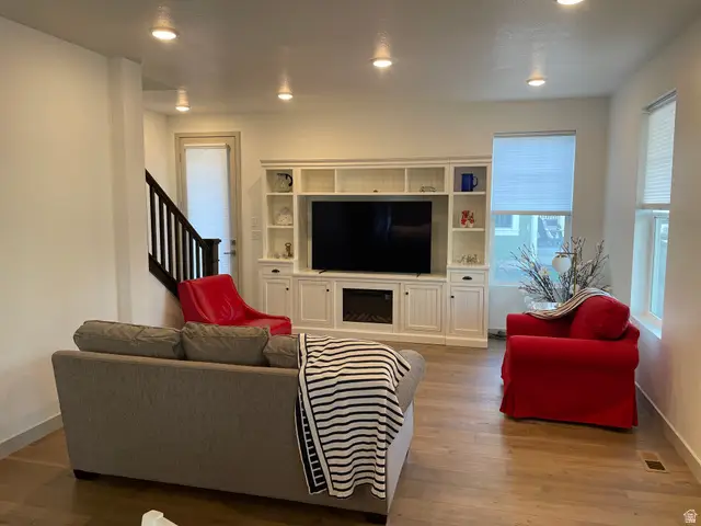 6763 W Meadow Grass Dr, South Jordan, UT 84009 - #3