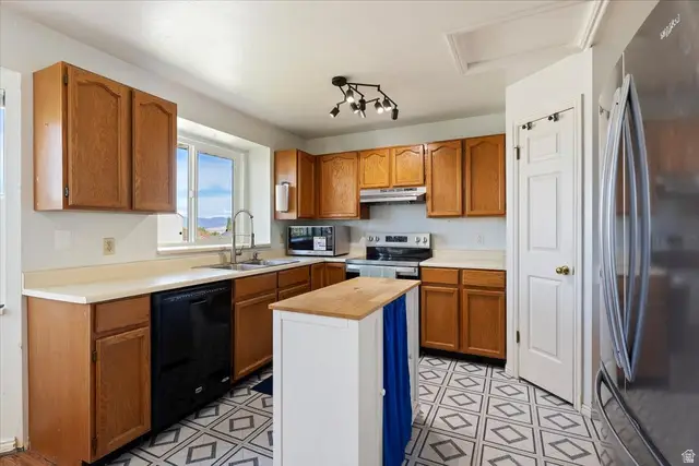 7636 W Jefferson Rd, Magna, UT 84044 - #2