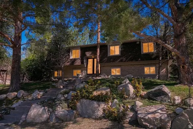 2555 E Chalet Rd S, Cottonwood Heights, UT 84093 - #1