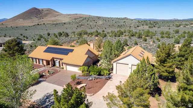 1262 W Meadow Lark Cir, Dammeron Valley, UT 84783 - #2