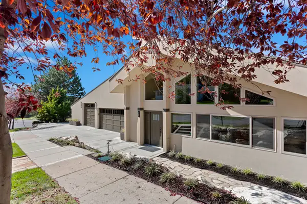 88 S Moss Hill Dr E, Bountiful, UT 84010